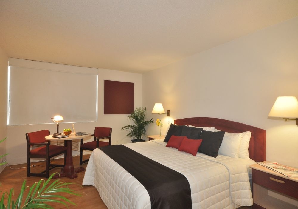 Clarion Inn Near Mcallen Airport Eksteriør billede